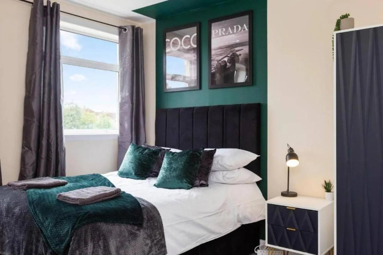 Boutique Edinburgh 3 Bed House - Parking - Garden Villa