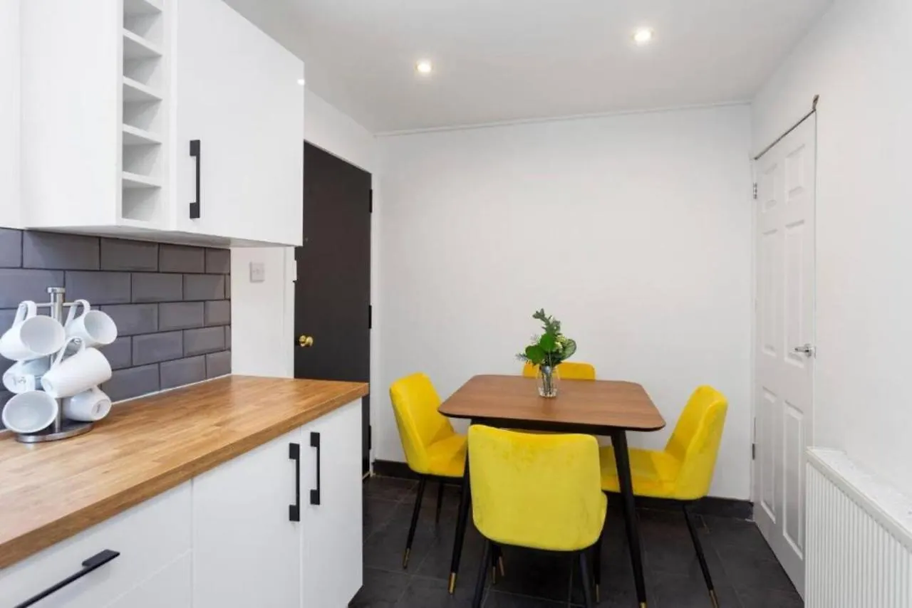 Boutique Edinburgh 3 Bed House - Parking - Garden Villa 0*,  United Kingdom