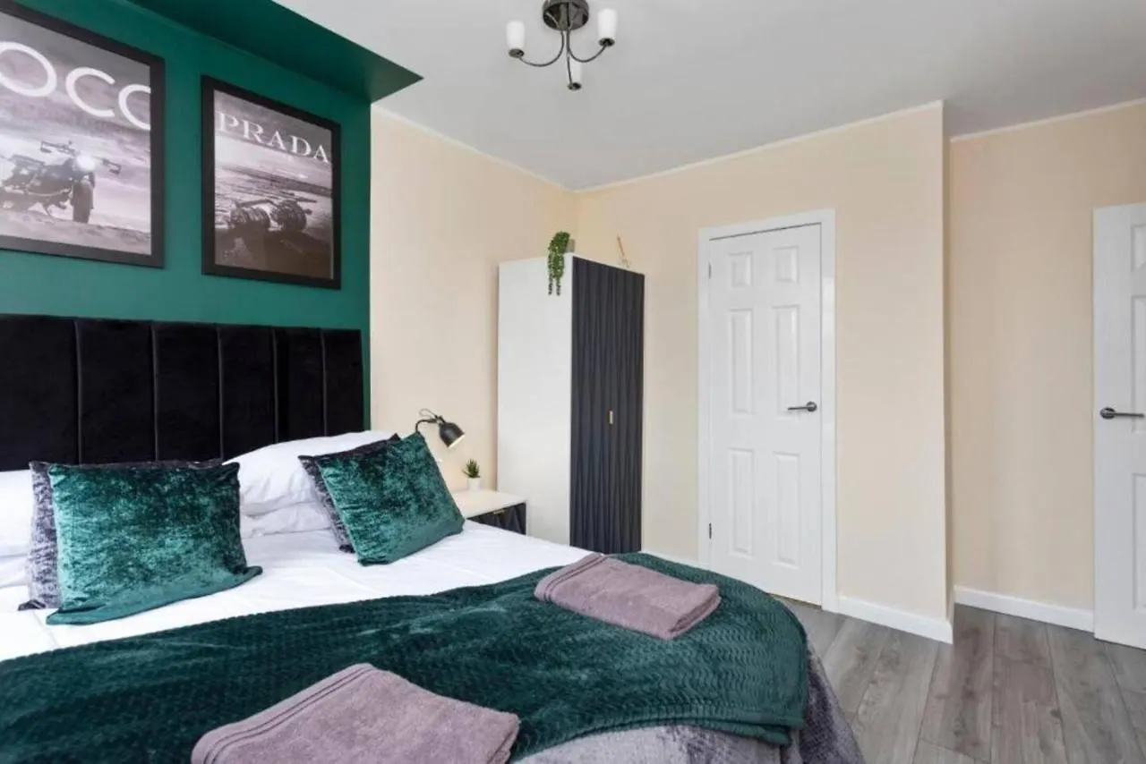 Boutique Edinburgh 3 Bed House - Parking - Garden Villa Holiday home