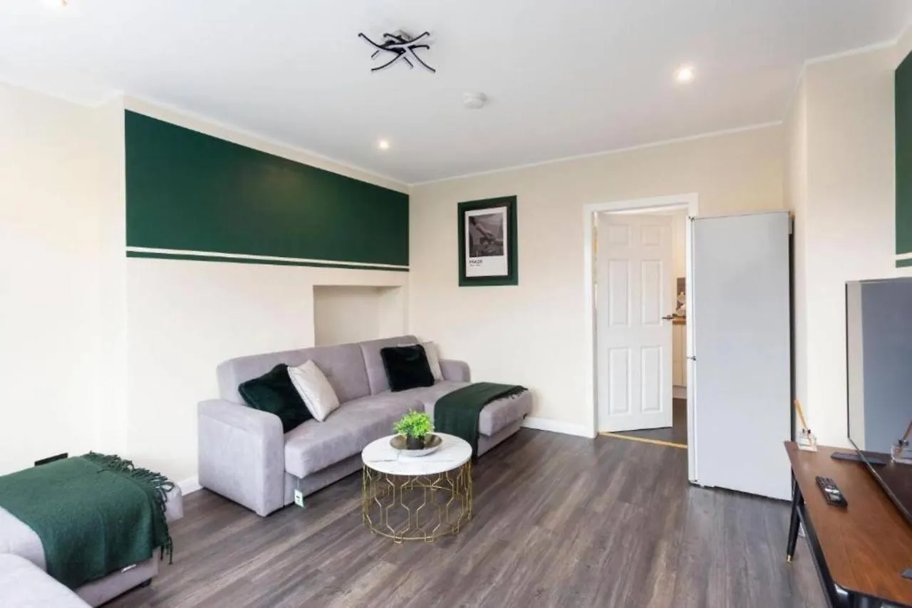 Boutique Edinburgh 3 Bed House - Parking - Garden Villa Holiday home